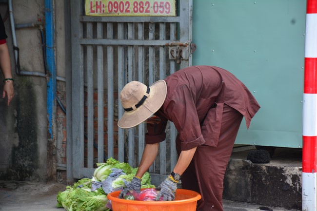 Continuing to support people in need in the Covid-19 pandemic of Hoang Phap Pagoda (series 4)